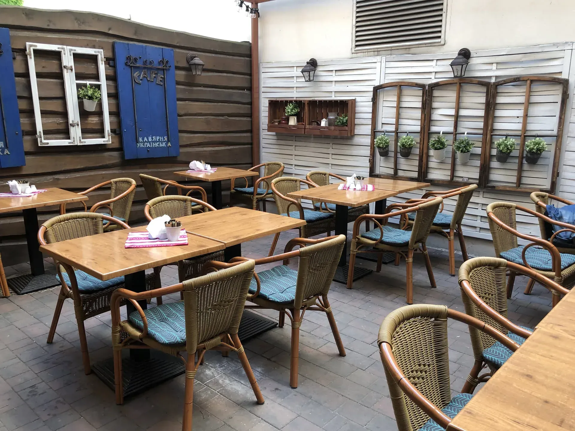 Outdoor café seating in Stare Miasto, Poland