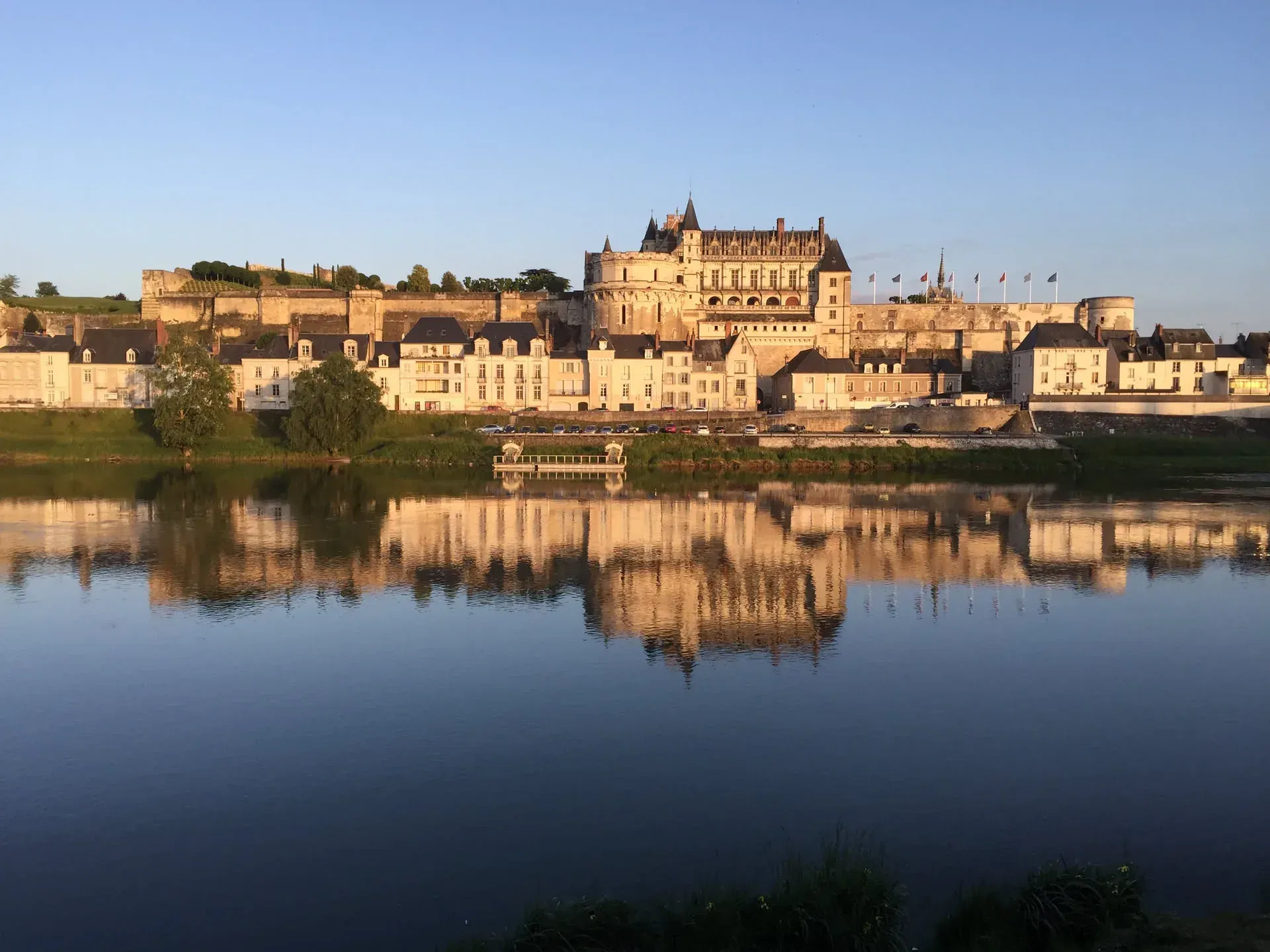 Château d'Amboise reflected in Loire River, La Ville-Sud
