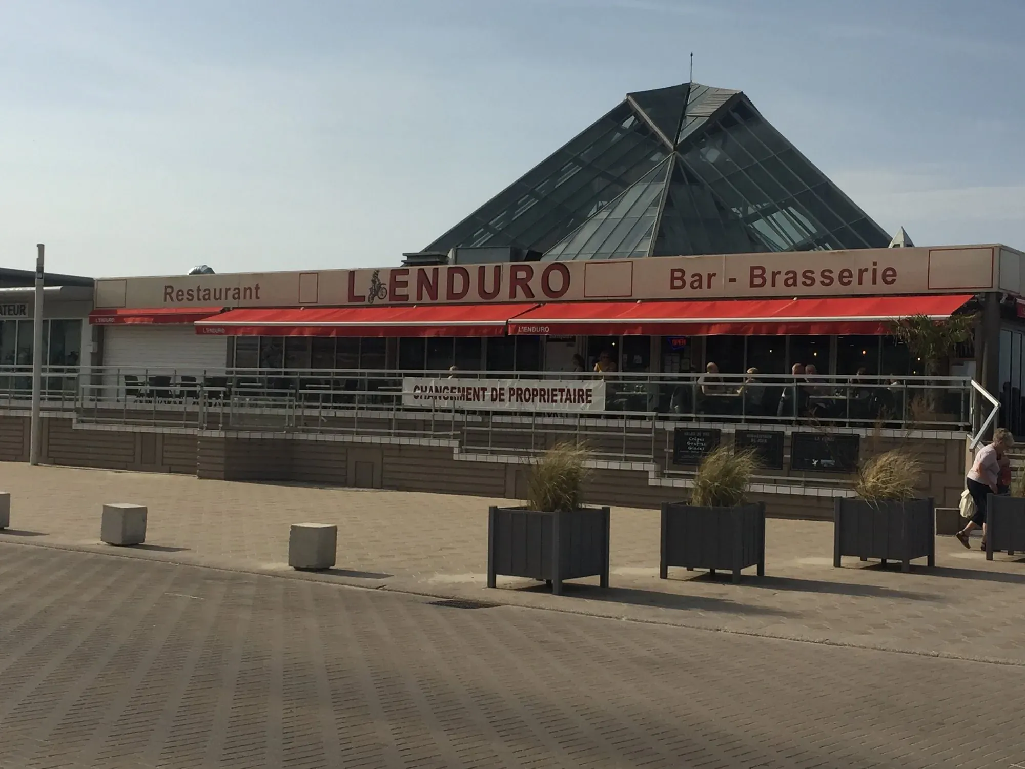 Restaurant L'Enduro bar at Le Touquet-Paris-Plage
