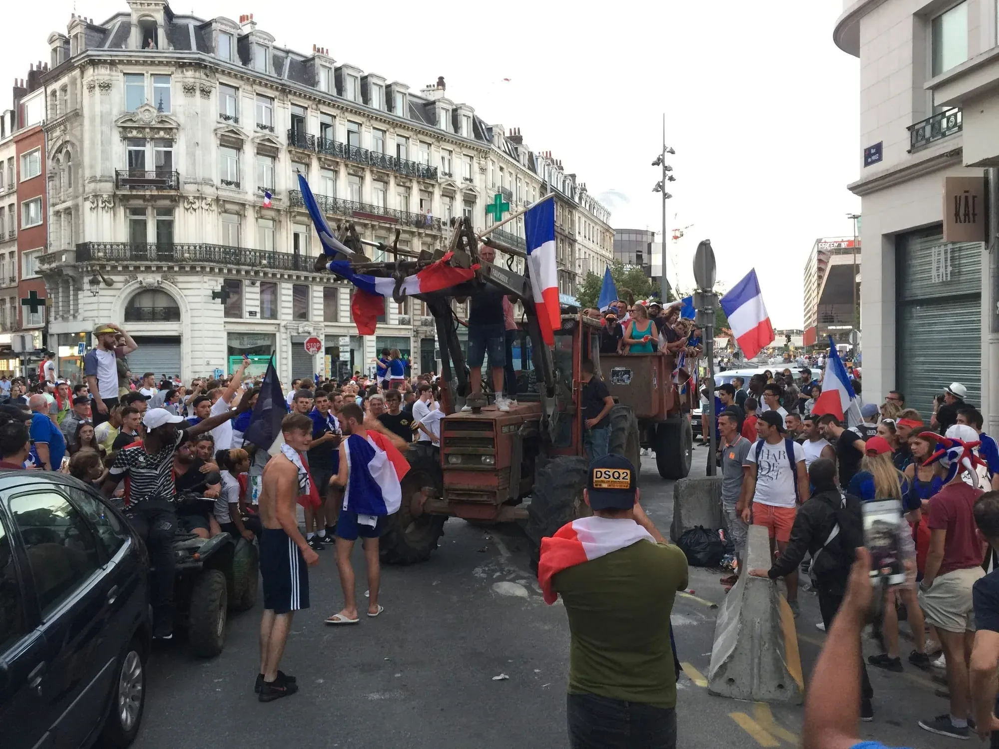 French flag parade through Lille-Centre streets
