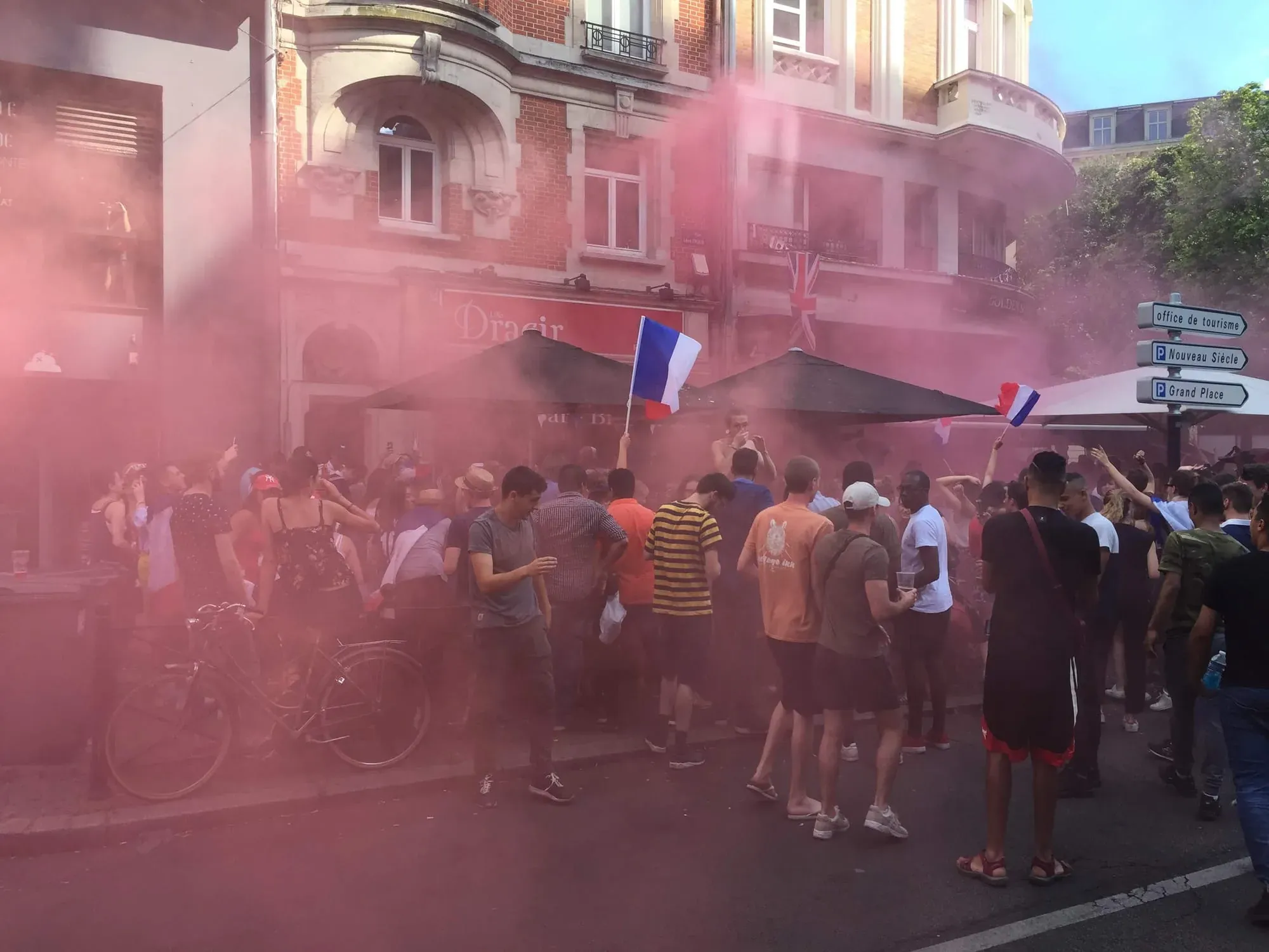 Pink powder clouds fill Lille-Centre street celebration