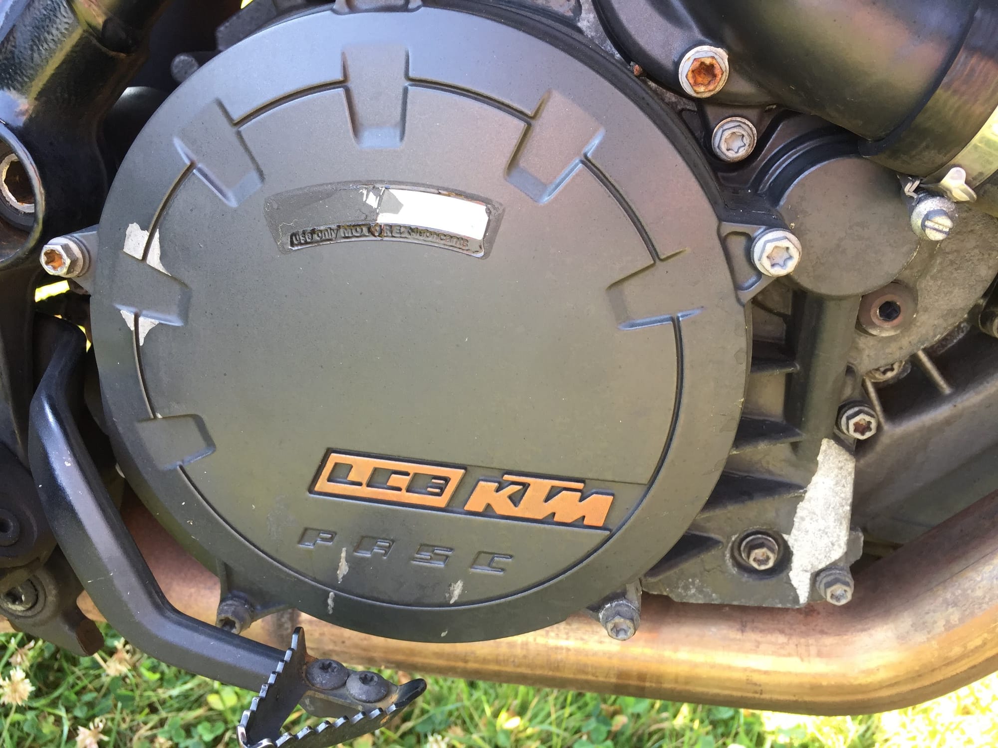 KTM 690 engine cover at Saint-Servan